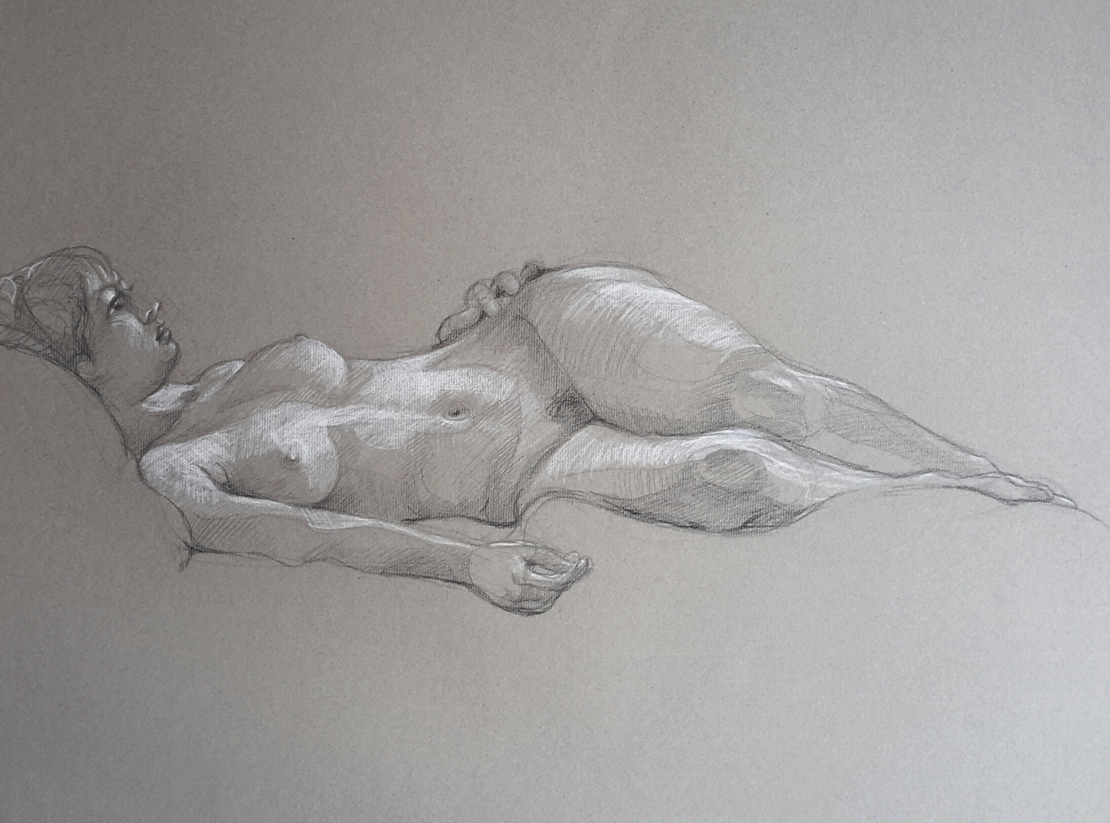Modèle vivant : pierre noire et crayon blanc